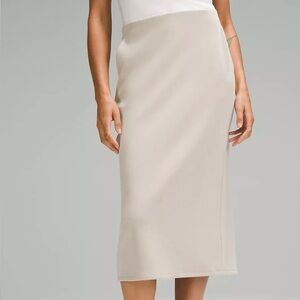 Lululemon HR softstreme Midi Skirt